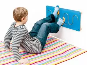 Manipuliacija. Edukacinė siena. Labirintas kojoms